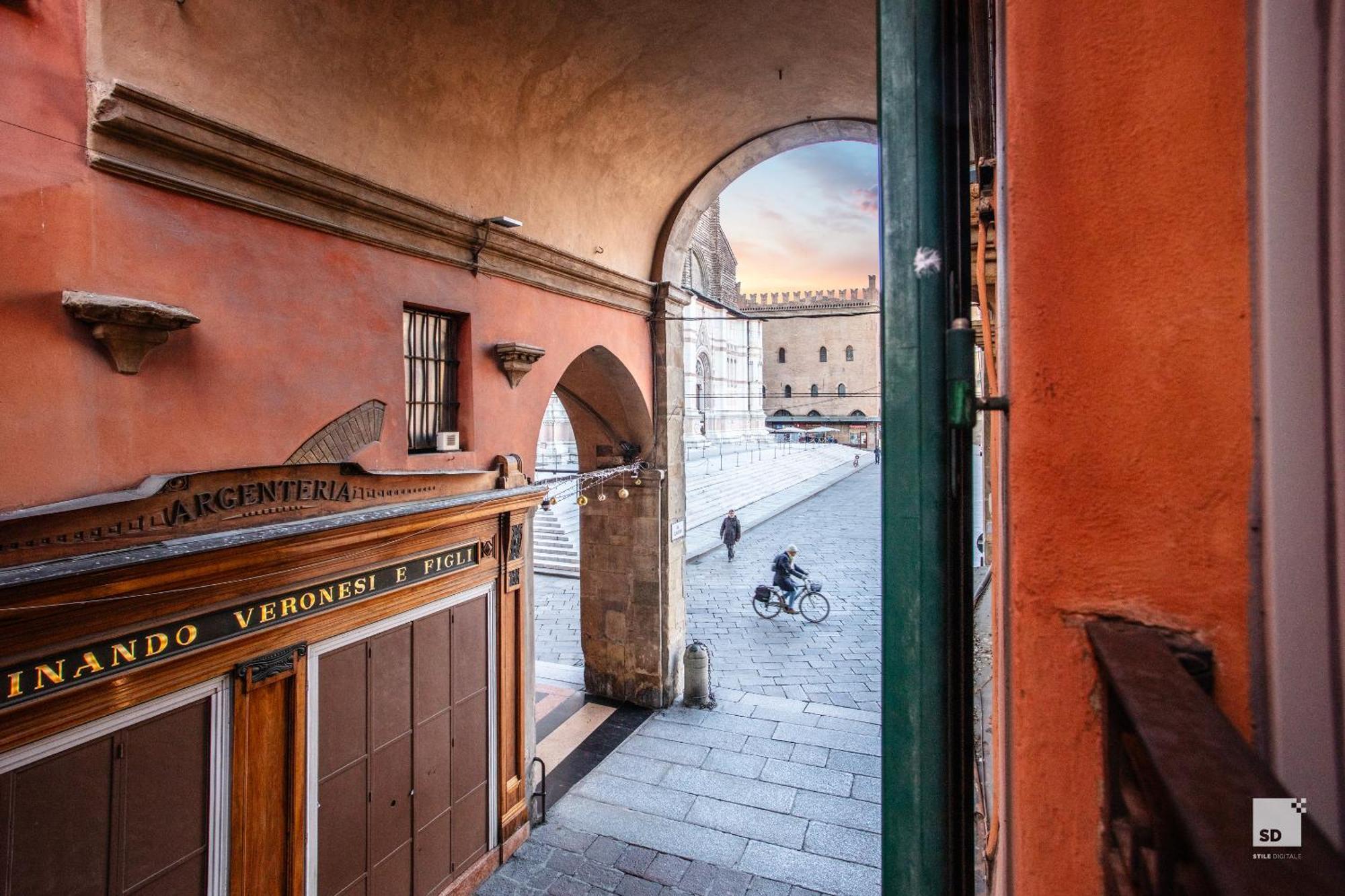 Urbanicooh Guidozagni - Piazza Maggiore View Bologna Esterno foto