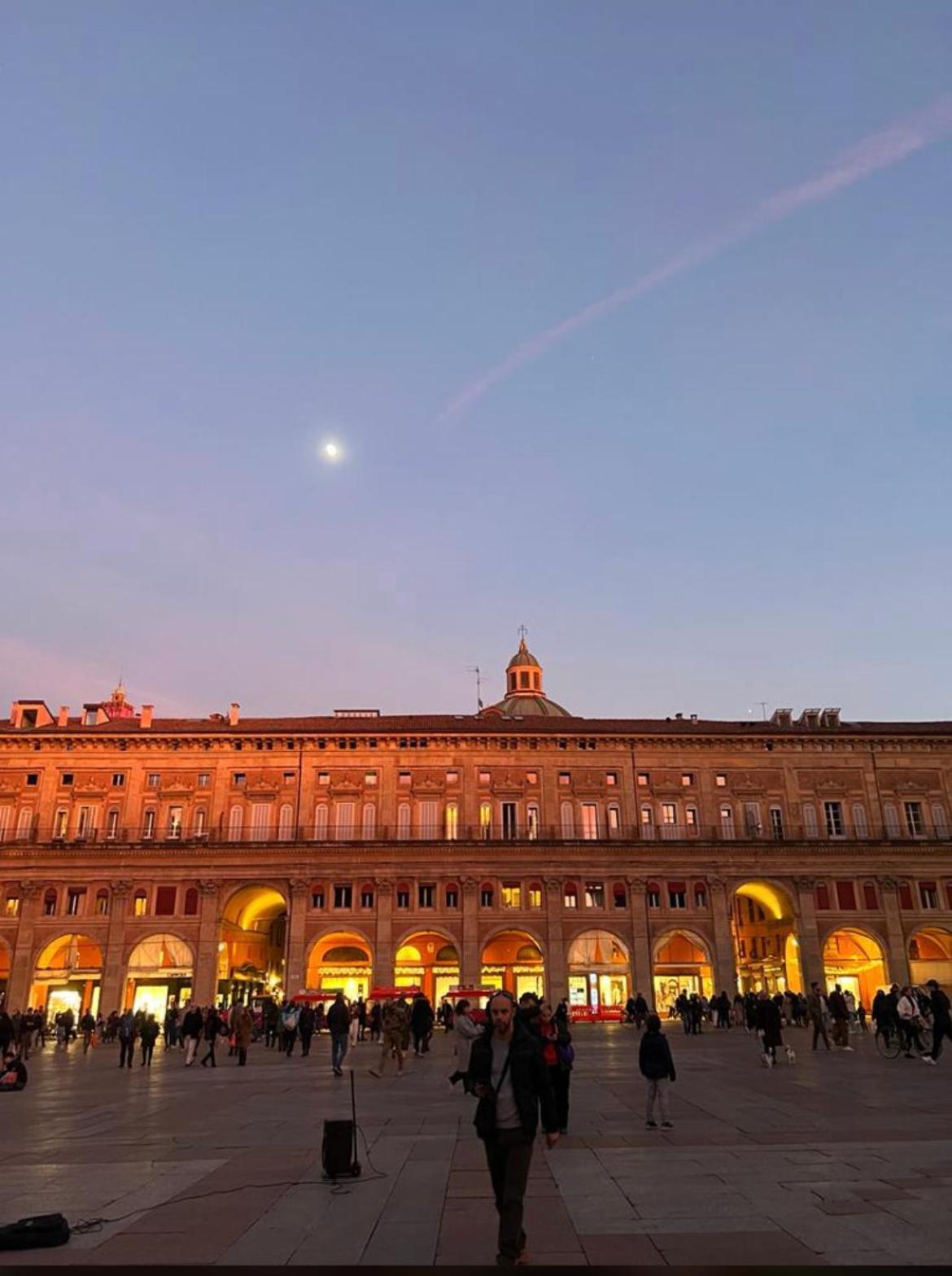 Urbanicooh Guidozagni - Piazza Maggiore View Bologna Esterno foto